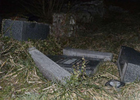 Francia – Profanate centinaia di tombe ebraiche