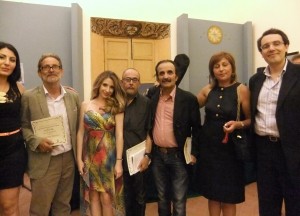 FOTO DI GRUPPO I COLORI DELL'ESTATE 2013 - AL CENTRO L'IDEATRICE E CURATRICE DR. SSA FRANCESCA GRACEFFA