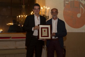Accursio Soldano premiato dal prof Michele Guerra (2)