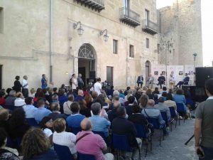 Feste religiose, tra preghiere e inchini