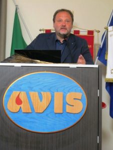 il-professor-francesco-pira-nella-sede-avis-calabria