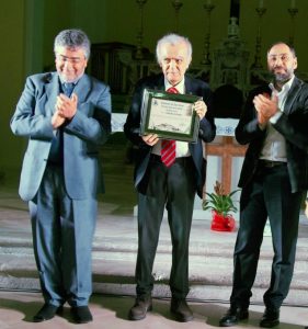 Il Sindaco di San Fele Donato Sperduto e l’Onorevole Piero Lacorazza premiano Ignazio Olivieri
