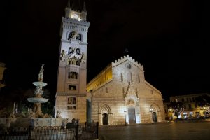 Messina Piazza Duomo di notte