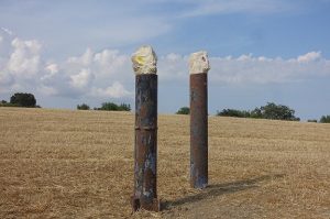 CuoghiCorsello 2 teste 2018 Tubo di ferro e pietra tufacea di Noto