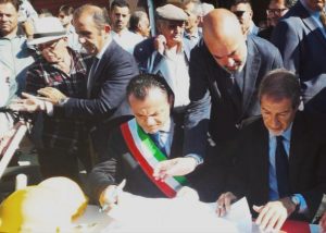 Immagine firma De Luca-Musumeci