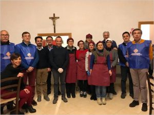 Cena di beneficenza per i meno fortunati a Caltanissetta, 16 dicembre 2019. Nella foto dell'anno scorso, stesso evento, stesso luogo.
