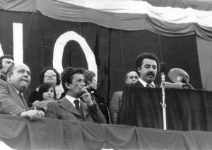 Agrigento. 25/4/1974. Agostino Spataro introduce la grandiosa manifestazione pro-divorzio in piazza Stazione conclusa da Enrico Berlinguer   